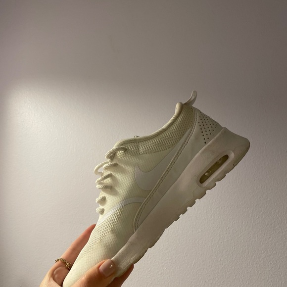 white nike thea - Picture 2 of 2